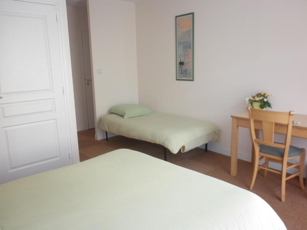 Auberge Des Chanoines Aigueperse  Room photo