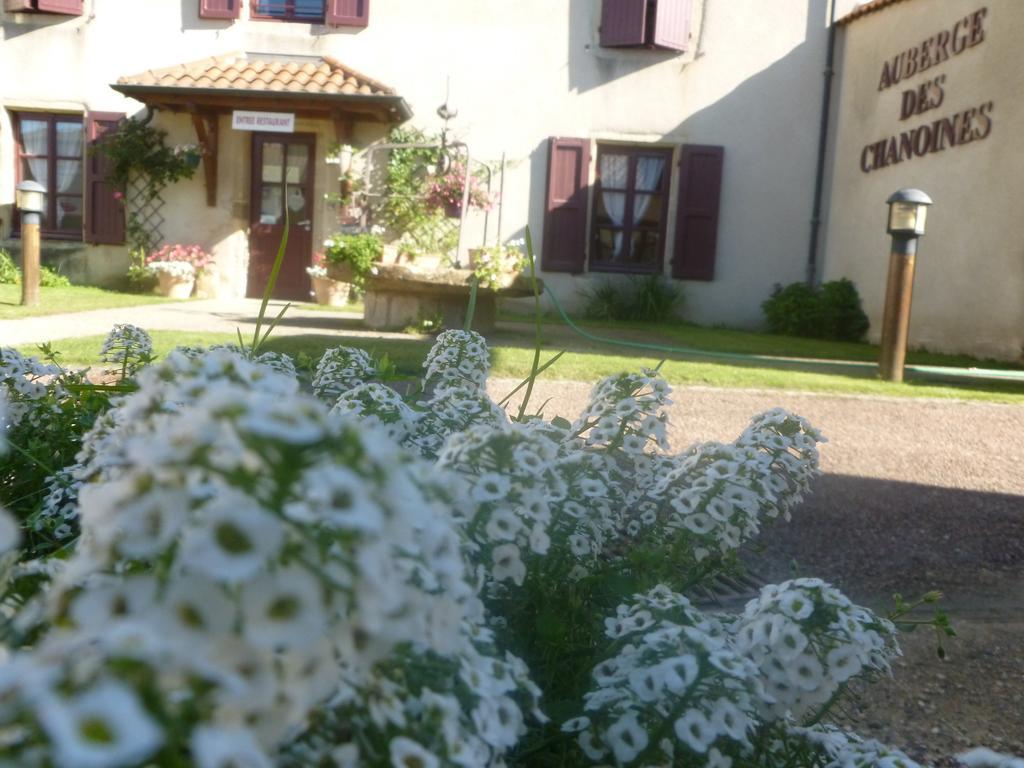 Auberge Des Chanoines Aigueperse  Exterior photo