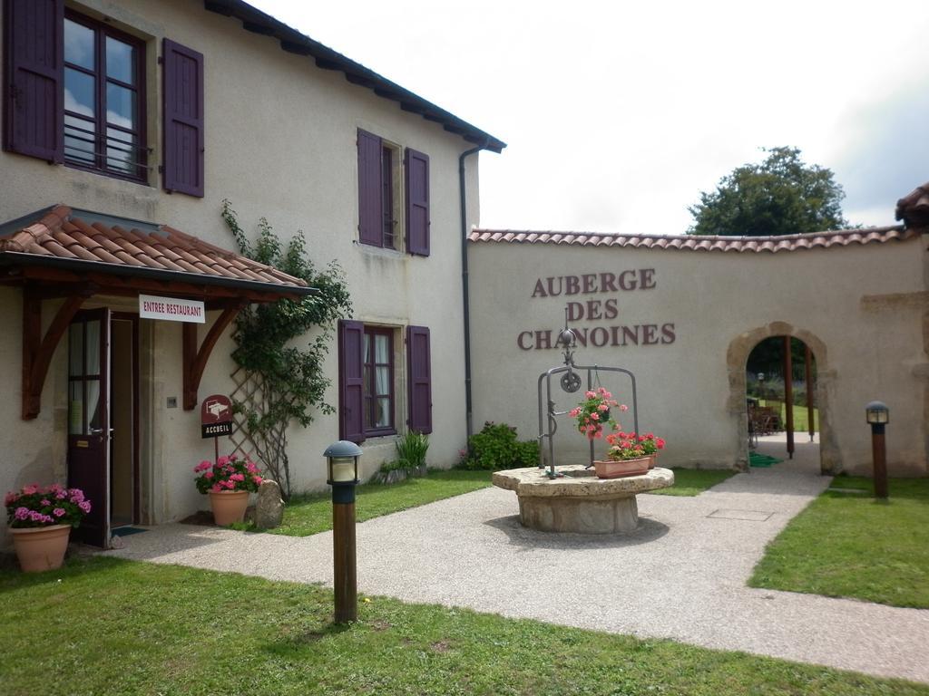 Auberge Des Chanoines Aigueperse  Exterior photo